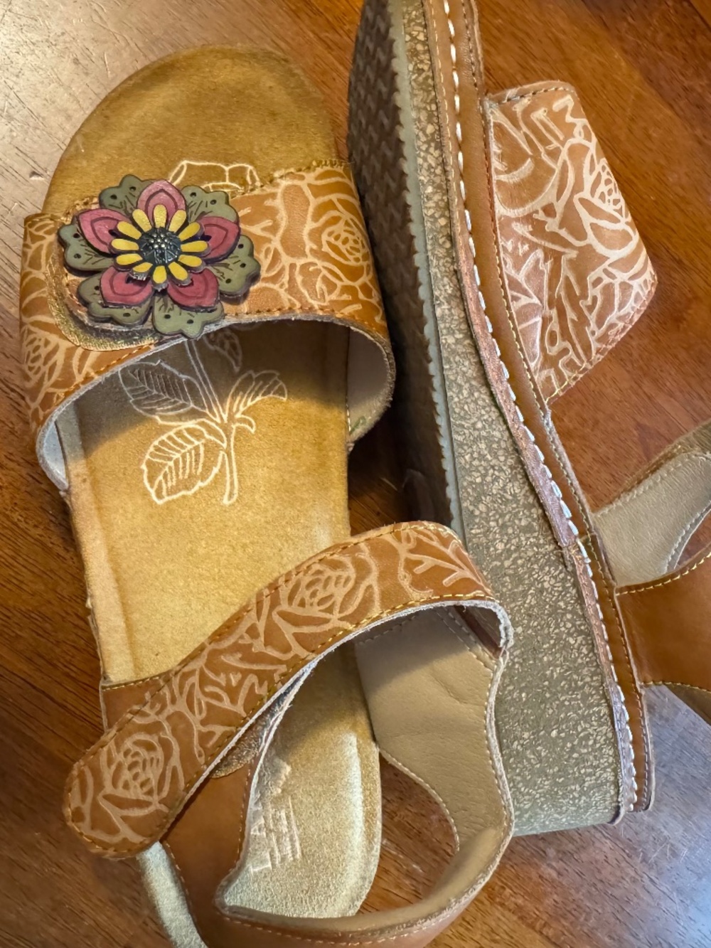 L'Artiste Cuteness Floral Boho Platform Wedge Sandals in Camel Brown EU 41 US 10